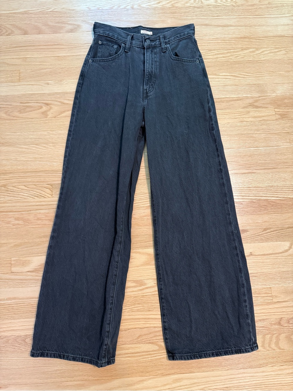 Levi’s Cinch Baggy Jeans in Washed Black